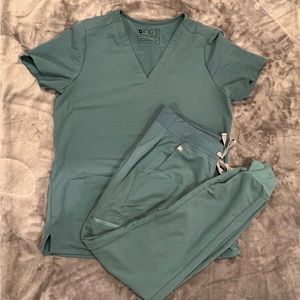 Figs Jogger and Catarina Shirt Size Small